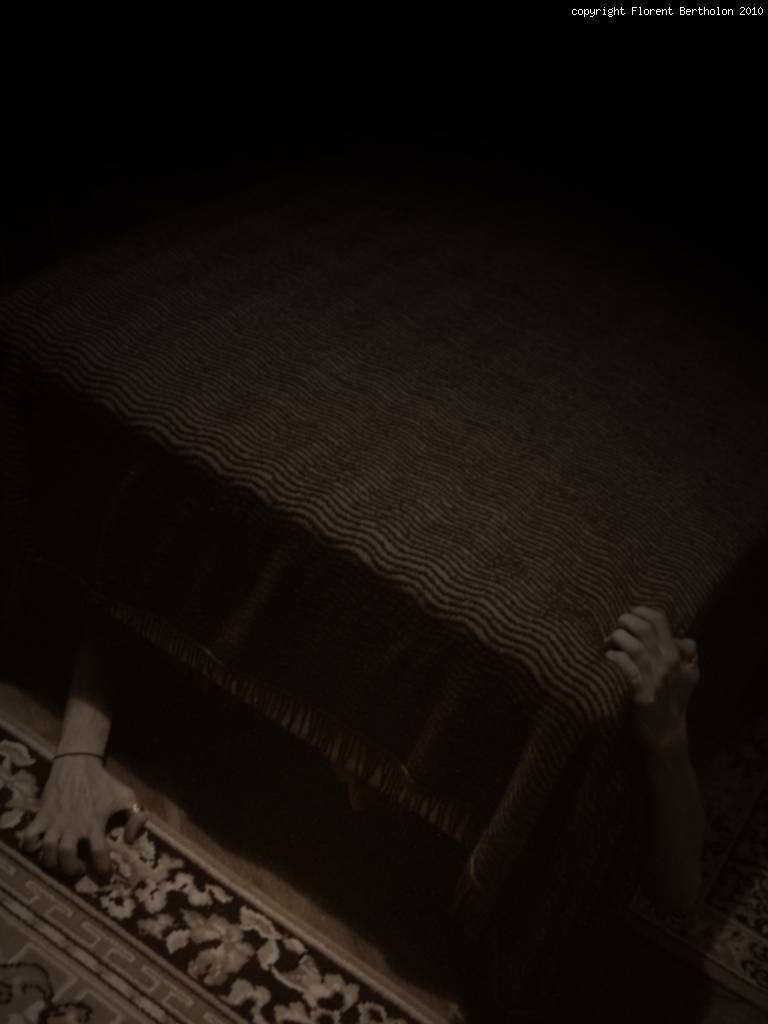 Roman photos: Sous le lit ...