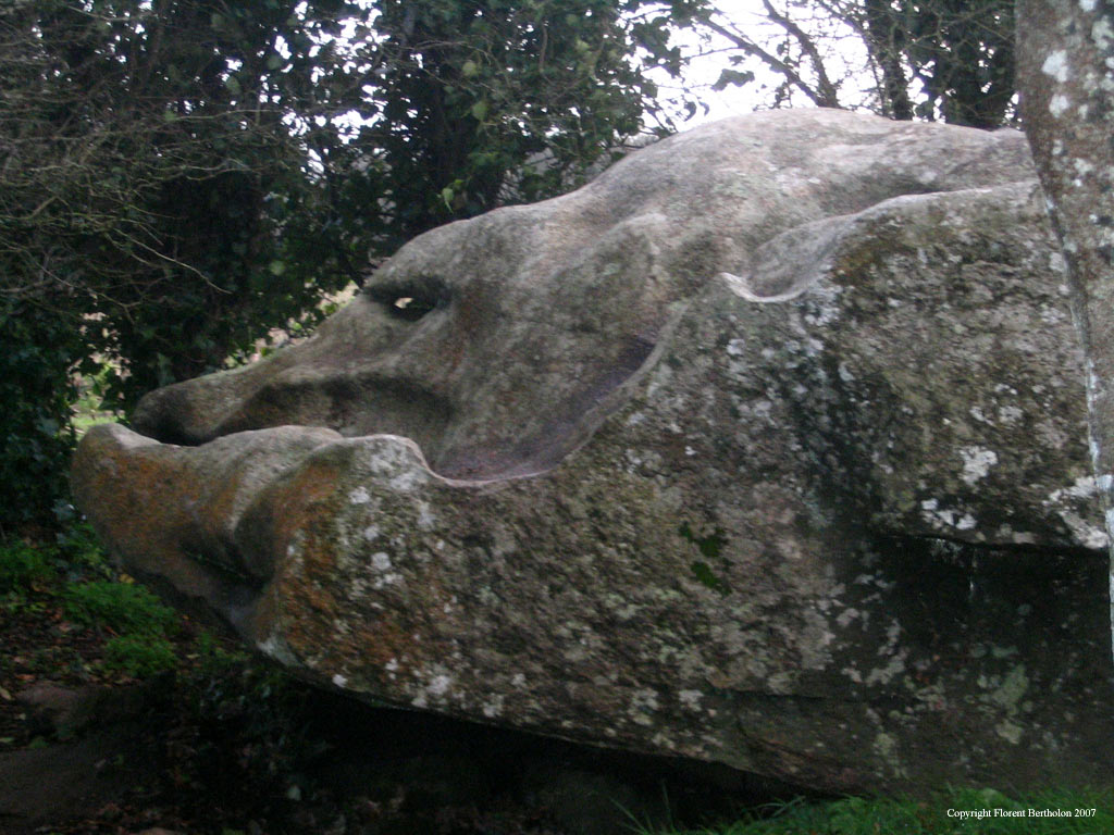 La Bretagne: Le démon Menhir