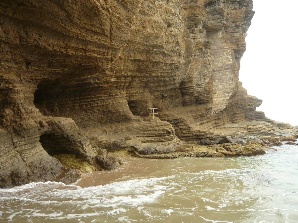 La côte de Bourail: La roche percée